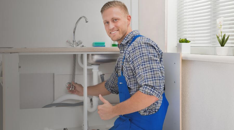 Expert burst pipe repair services in Warrensburg, IL